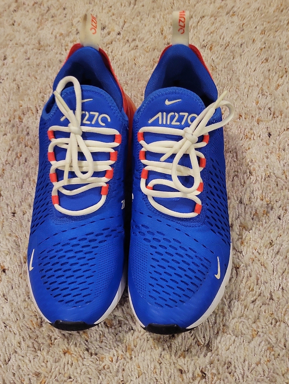 Men's Nike Air270 Sneakers in Blue with Red Accents